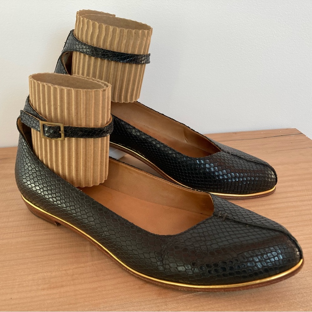 John Fluevog Jen Black Snake Mod Vogs Ankle Strap Flats Shoes Womens Size 9